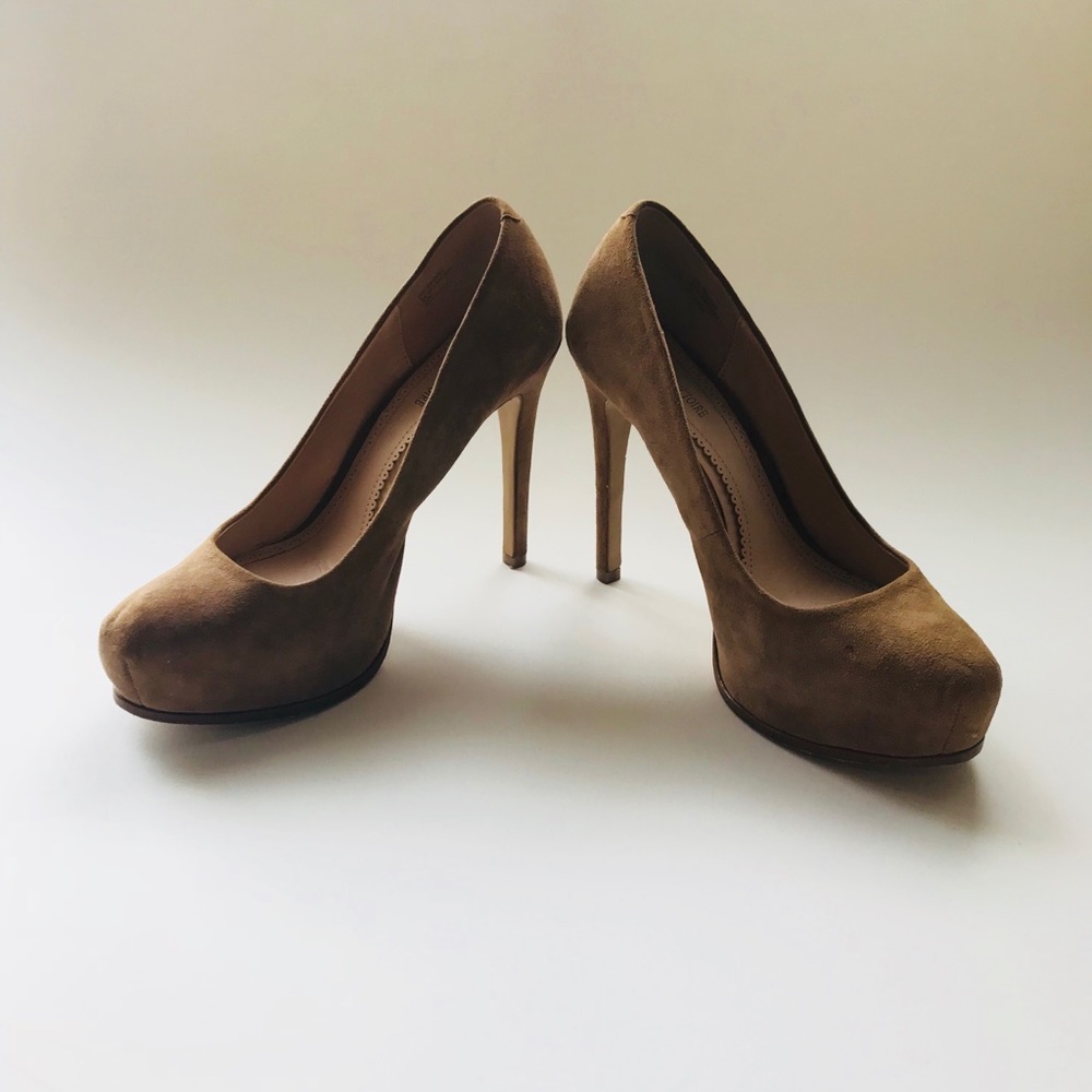 Pour La Victoire Nude Pump Stilettos
